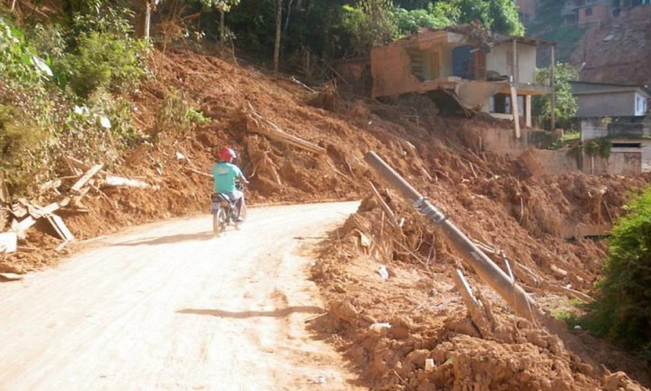 Um M S Ap S Temporais Risco De Desabamento Ainda Assusta Moradores De