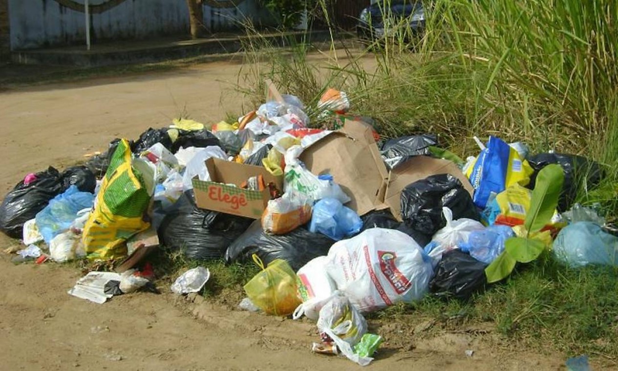 Leitora reclama que falta coleta de lixo em Itaipuaçu distrito de