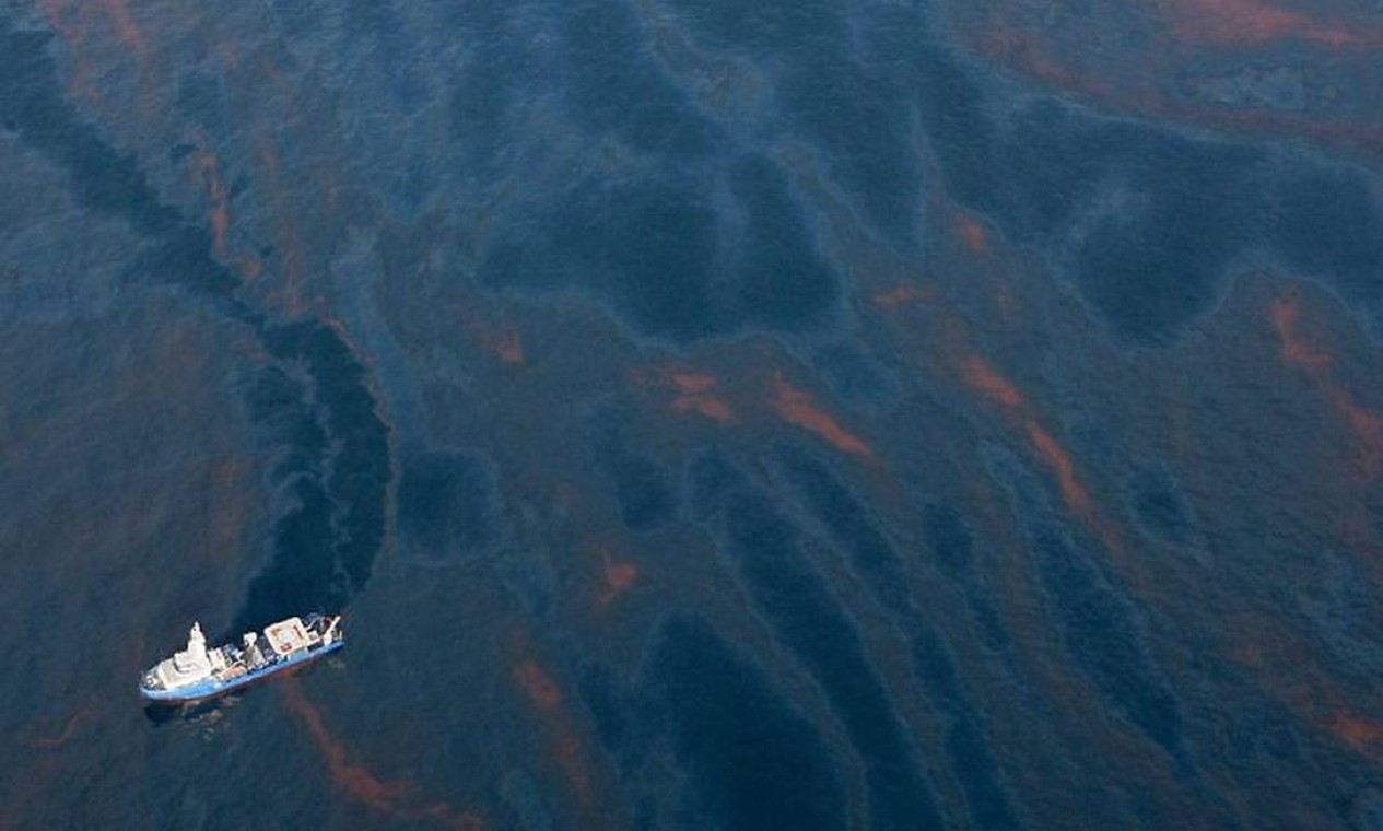 Mancha de petróleo no Golfo do México chega à costa da Louisiana