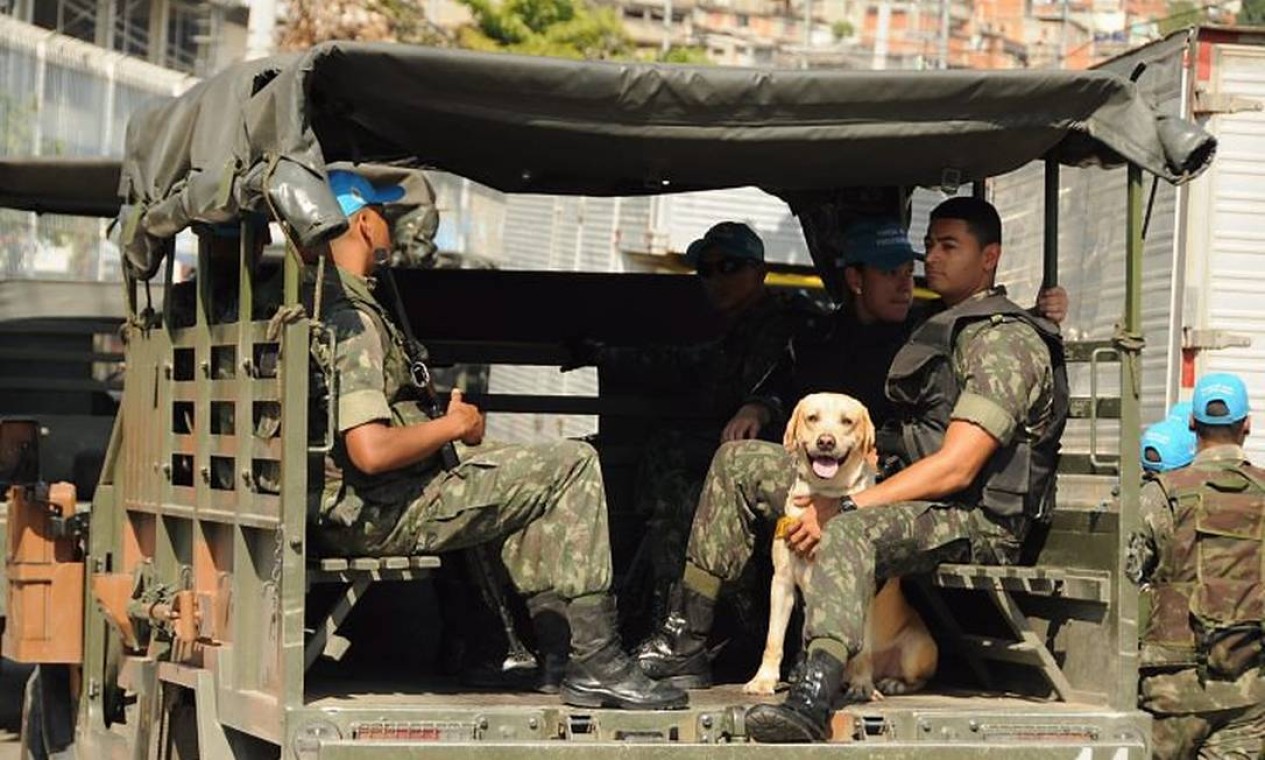 Ex Rcito Realiza Opera O No Complexo Do Alem O Jornal O Globo