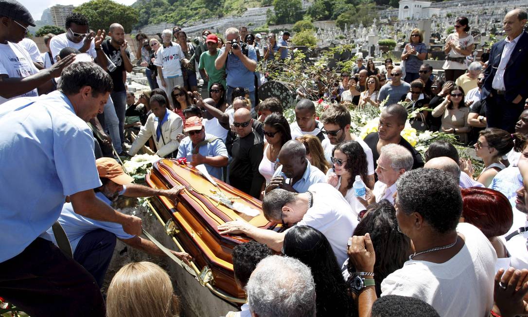 Filho De Carlinhos De Jesus Enterrado No S O Jo O Batista Jornal O