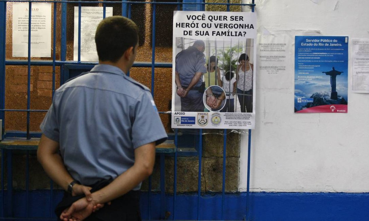 PM Espalha Cartazes Para Combater Desvios De Conduta De Policiais