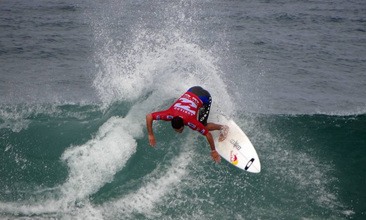 Surfistas Desafiam As Ondas Do Arpoador Em Campeonato Jornal O Globo