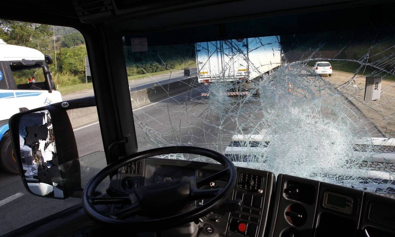 Após fim da greve motoristas encontram trânsito normal na Dutra