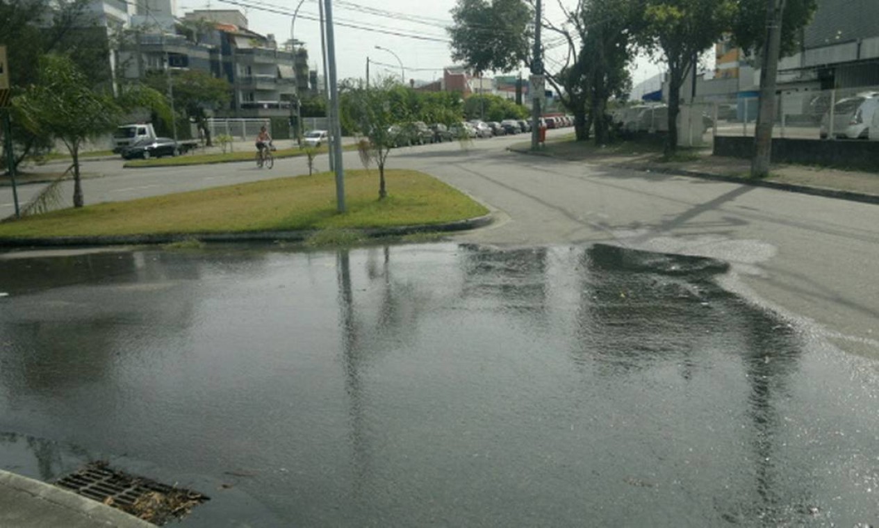 Vazamento De Esgoto Alaga Rua No Recreio Jornal O Globo