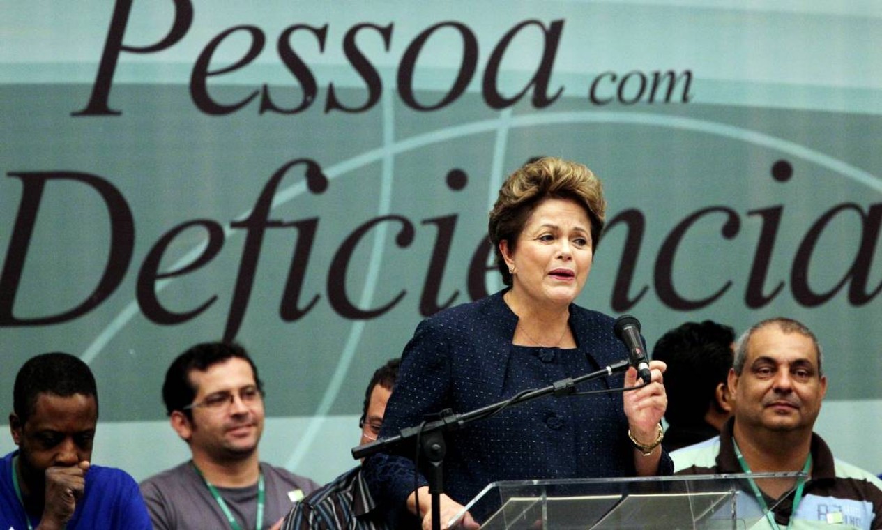 Dilma Comete Gafe Em Evento Vaiada Mas Depois Se Corrige Jornal O