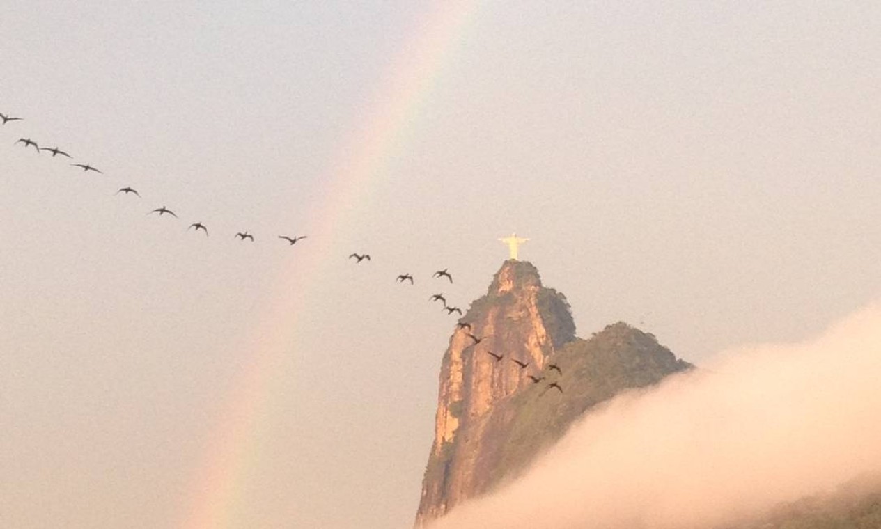 Leitores registram arco íris após temporal no Rio Jornal O Globo