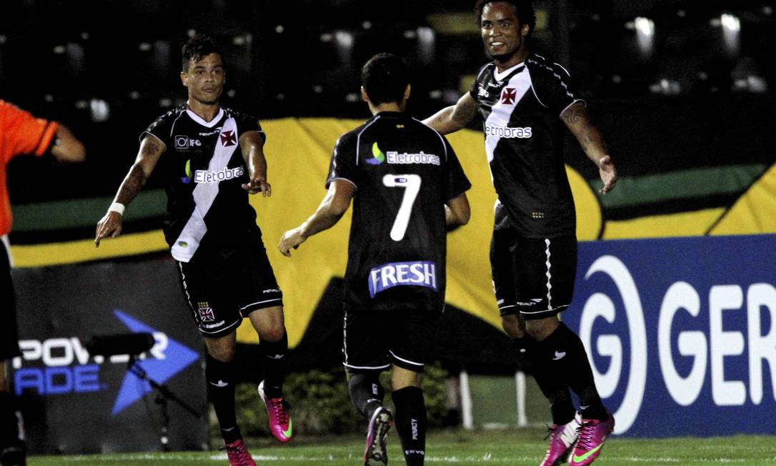 Vasco Vence Maca Por A Em Noite De Fica Ded Jornal O Globo