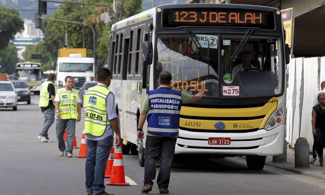 Opera O Contra Transporte Irregular Na Rodovi Ria Jornal O Globo