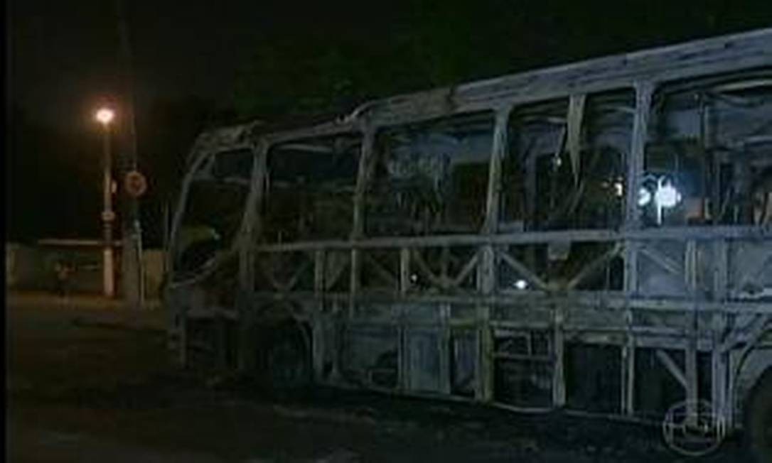 Após ataques dois ônibus são incendiados na Grande São Paulo Jornal