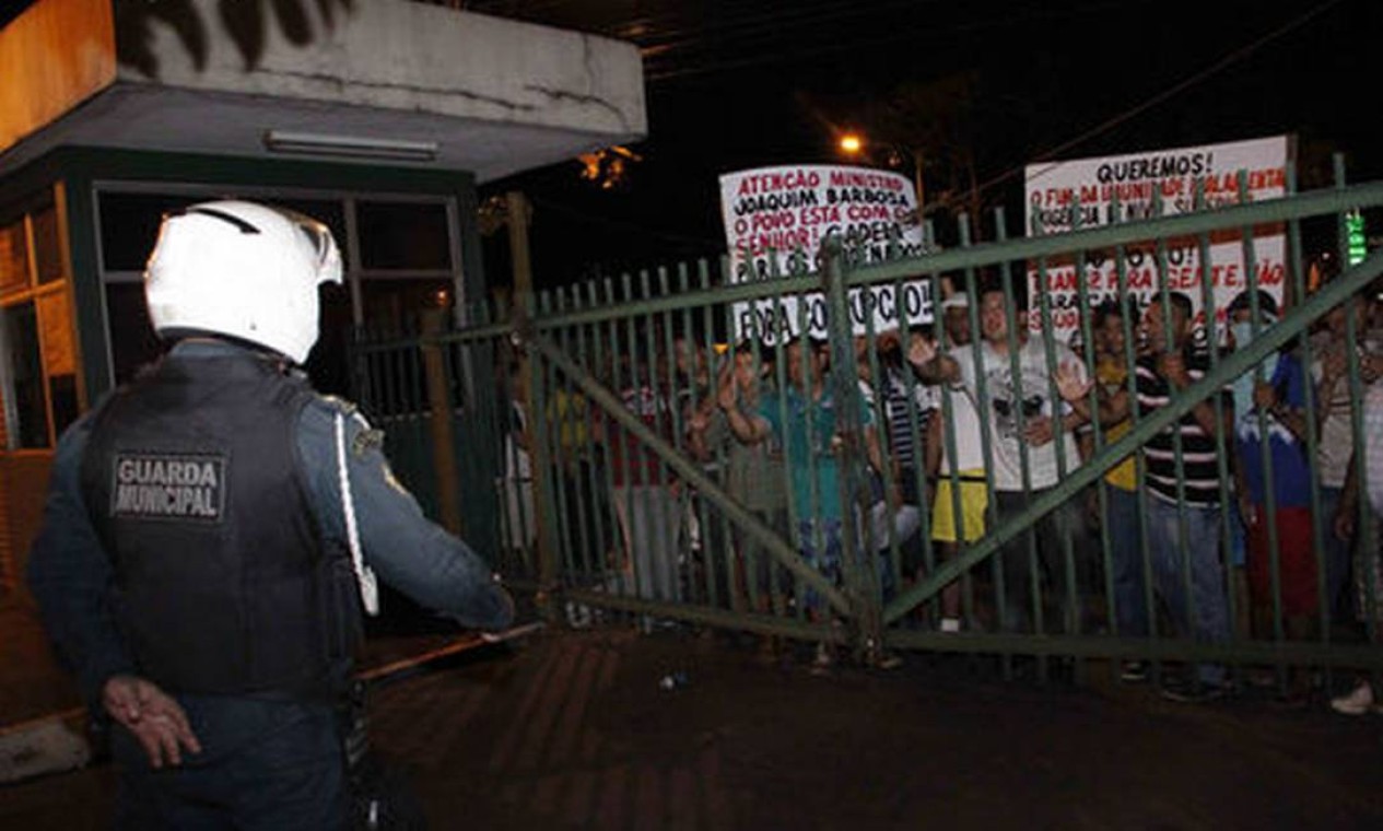 Manifestantes Tentam Invadir Prefeitura De Manaus Jornal O Globo