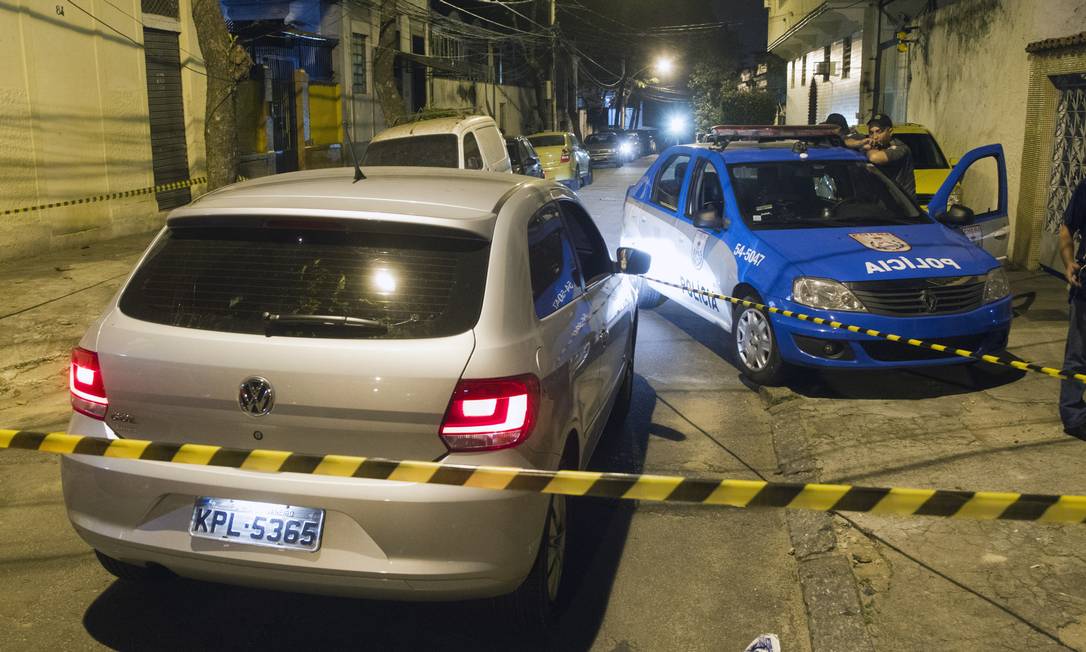 Homem é morto dentro de carro em São Cristóvão Jornal O Globo