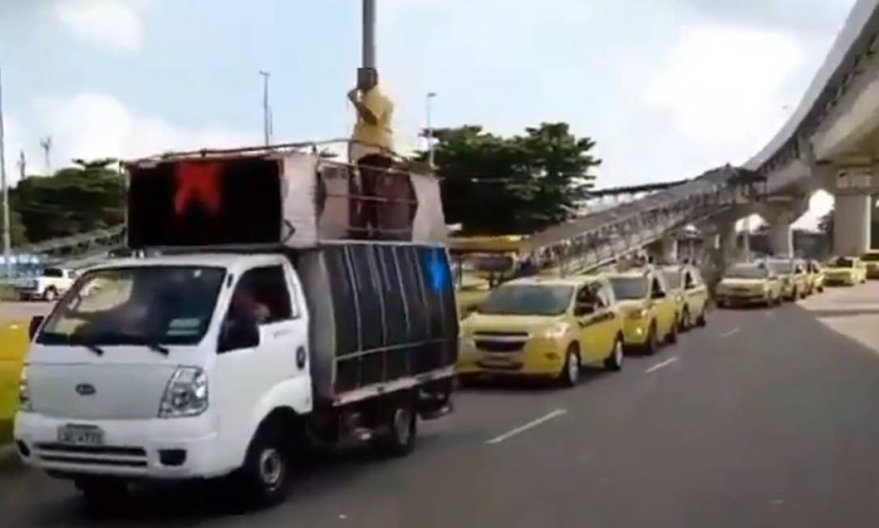 Taxistas Fazem Protesto A Favor De Projeto Que Regulamenta Aplicativos