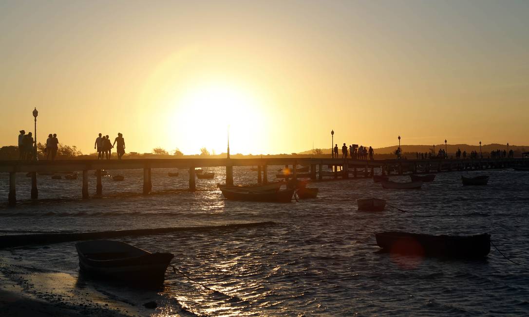 Pôr do sol no Porto da Barra, vizinho da colônia de pescadores em Búzios Foto: Foto de Fabio Rossi/Divulgação