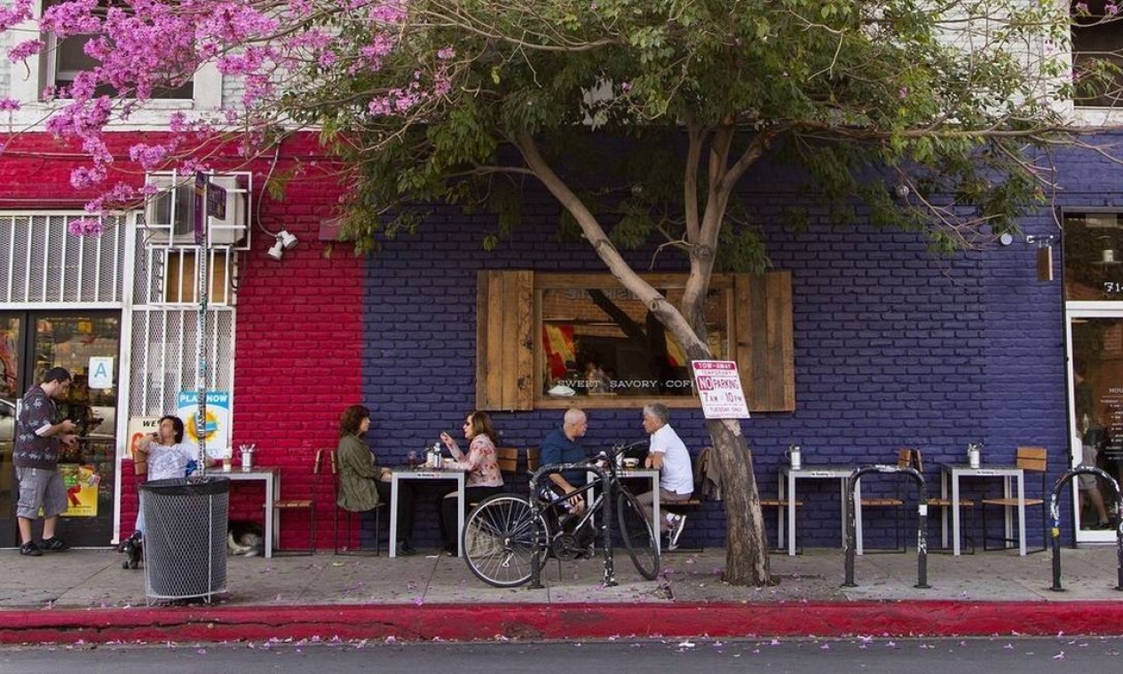 Flores. Rua
do Arts District,
perto de Downtown Los Angeles Foto: Mariana Timóteo da Costa / Divulgação