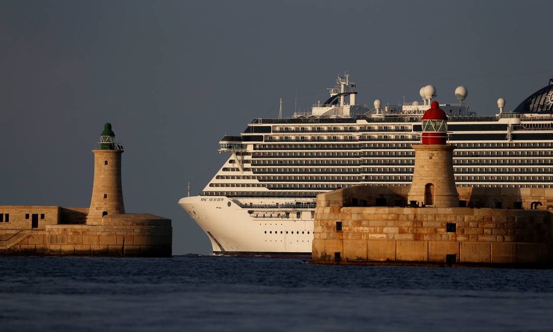 Detalhe do MSC Seaview durante sua passagem pelo porto de Valletta, em Malta, em setembro: ele maior que qualquer outro navio de cruzeiros que já visitou o Brasil Foto: Darrin Zammit Lupi / REUTERS