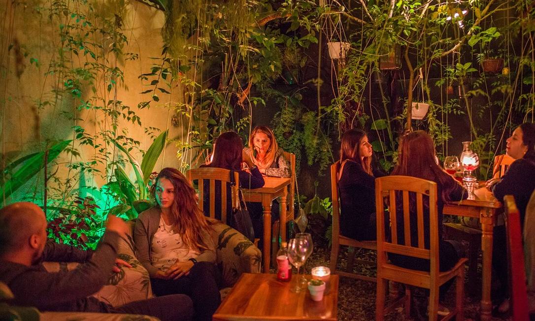  Apotecario, bar com uma pequena cervejaria, é um dos locais para socializar em San José Foto: BRETT GUNDLOCK / NYT