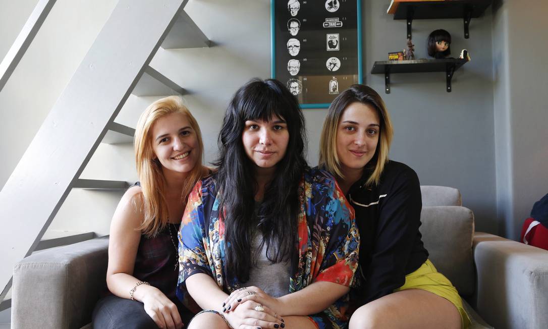 
Grupo de meninas por trás do Blog GWS criou a campanha "Terça sem Make". Na foto, Carol Guido, Nuta Vasconcellos e Marie Victorino.
Foto:
/
/ Foto Ana Branco
