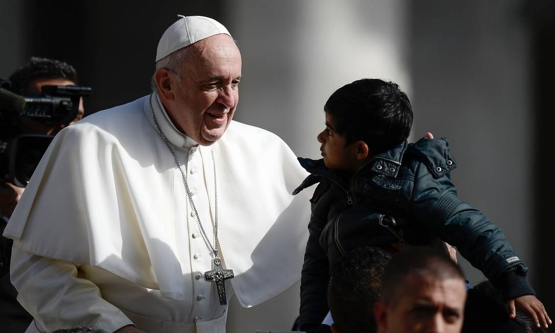 Papa Francisco cria lei que obriga bispos a denunciarem casos de abuso sexual Foto: FILIPPO MONTEFORTE / AFP