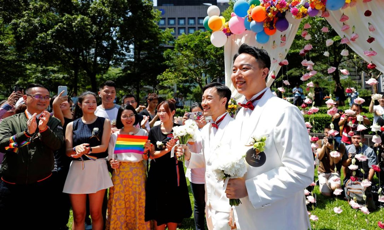 Taiwan registra primeiros casamentos gays da Ásia - Jornal O Globo