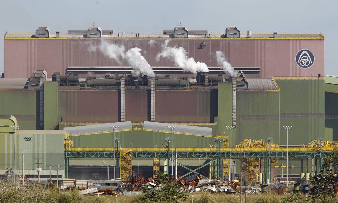 Emissão de poluentes por siderúrgica no Rio de Janeiro Foto: Pablo Jacob/14-6-2012