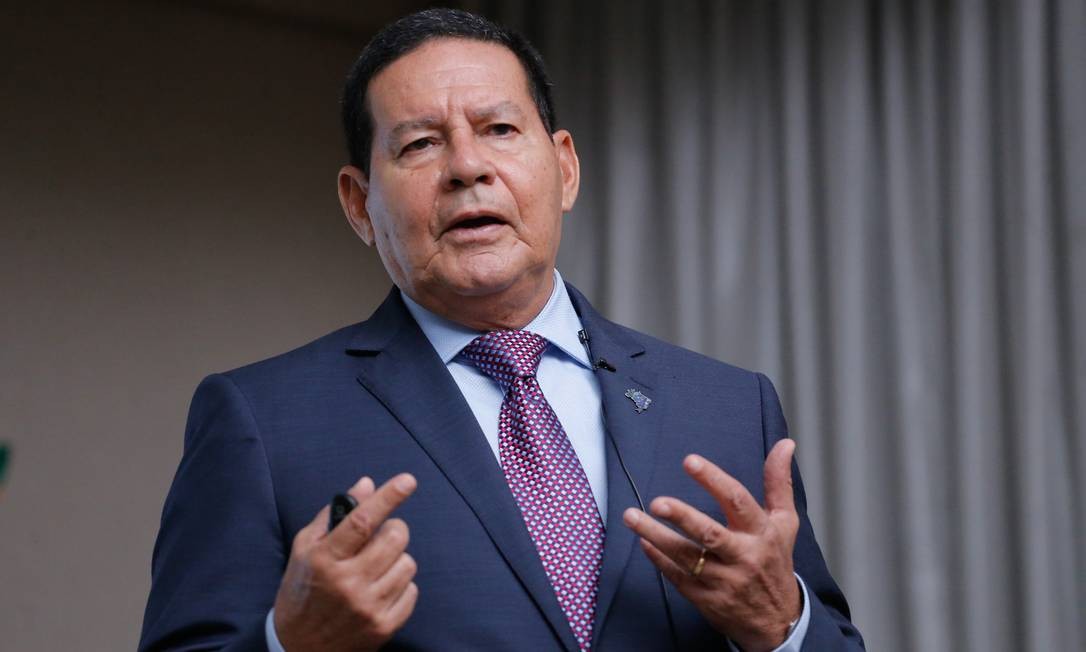 Mourão se submete a isolamento após funcionário próximo ser ...