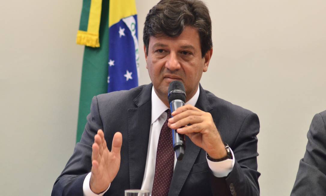 O ministro da Saúde, Henrique Mandetta, que conduz as investigações de casos suspeitos do vírus Foto: FramePhoto / Agência O Globo
