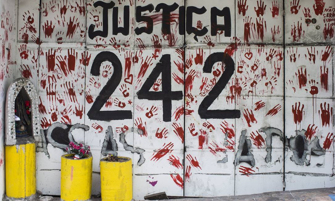 Detalhe na fachada da boate Kiss, onde incêndio matou 242 pessoas e deixou mais de 600 feridas em janeiro de 2013 (17/01/2018). Foto: Edilson Dantas / Agência O Globo