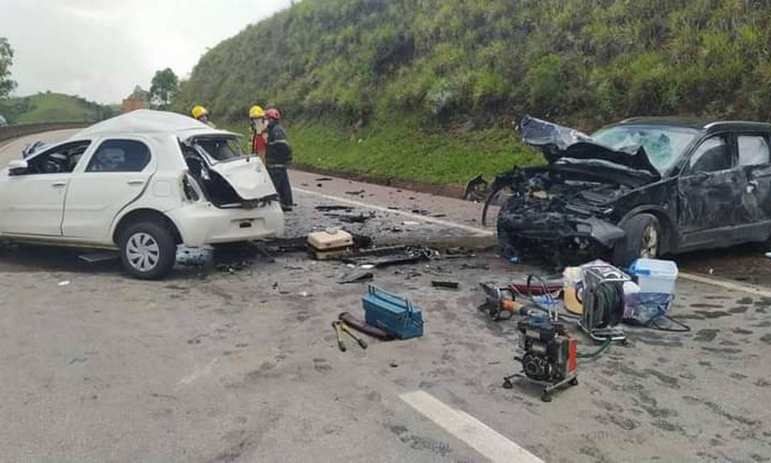 O acidente teve quatro vítimas, duas estão em estado grave e duas morreram Foto: Bombeiros/Divulgação