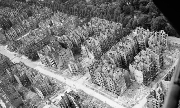 Escombros da cidade de Hamburgo após a Operação Gamorra Foto: Reprodução