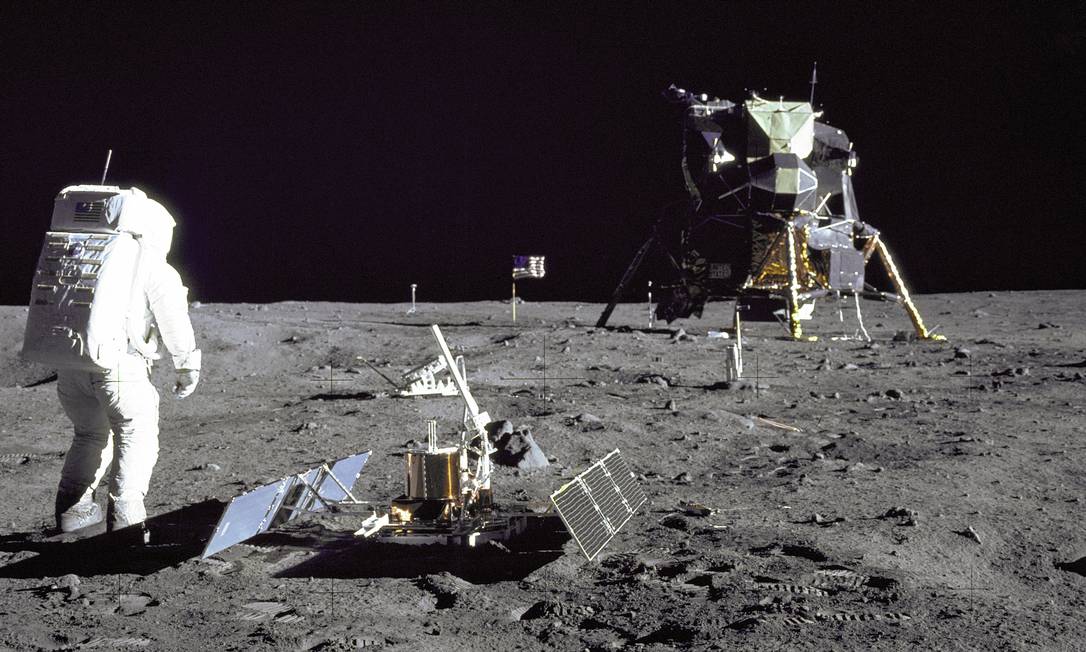 Aldrin instala experimentos na superfície da Lua: Apollo 11 trouxe para a Terra 21,5 quilos de amostras da superfície lunar Foto: Nasa