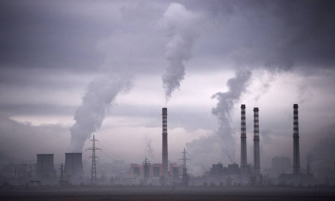 Governos locais e ações voluntárias de seus habitantes podem fazer com que os países consigam alcançar as metas do Acordo de Paris de reduzir emissões Foto: Dimitar Dilkoff / AFP