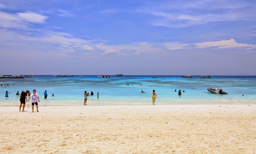 Praia fica lotada de turistas, o que ameaça a preservação Foto: Google Plus