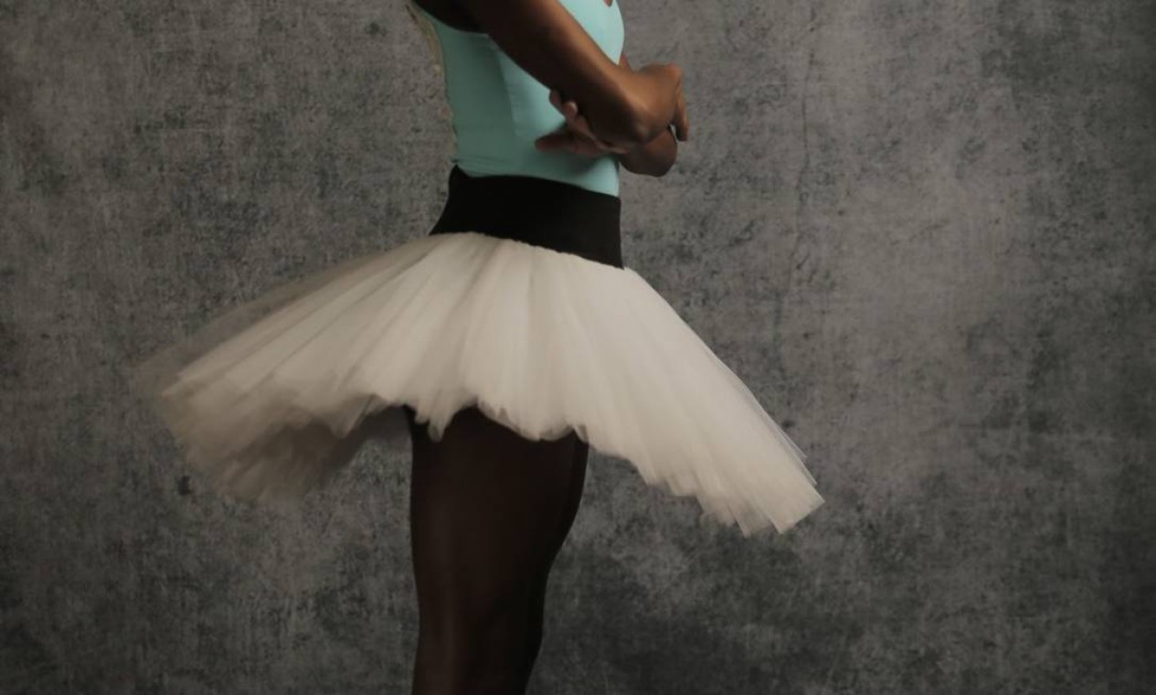 Ingrid Silva iniciou no balé aos 8 anos no projeto Dançando Para Não Dançar e continuou seus estudos na Escola de Danca Maria Olenewa e no Centro de Movimento Debora Colker Foto: Divulgação