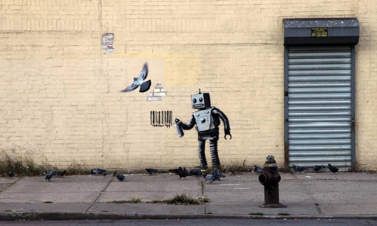 Parede em Coney Island ganhou o desenho de um robô segurando um spray, ao lado de um código de barras Foto: Divulgação