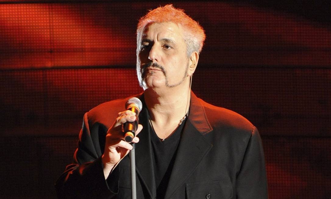 Cantor italiano Pino Daniele morre aos