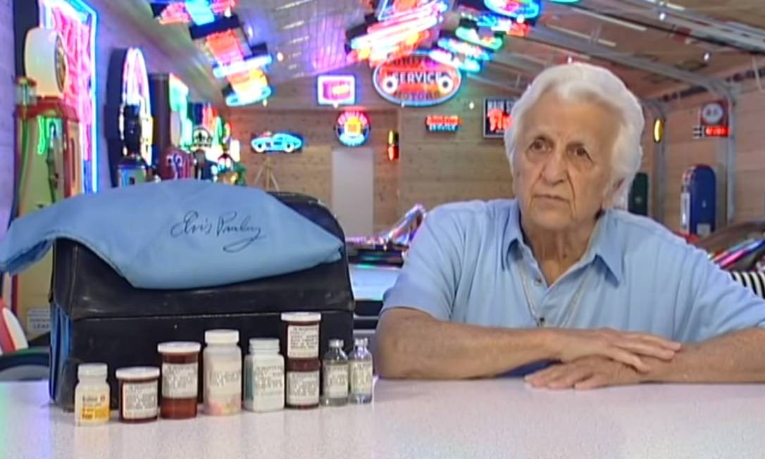 Médico acusado de contribuir para morte de Elvis morre aos 88 Jornal