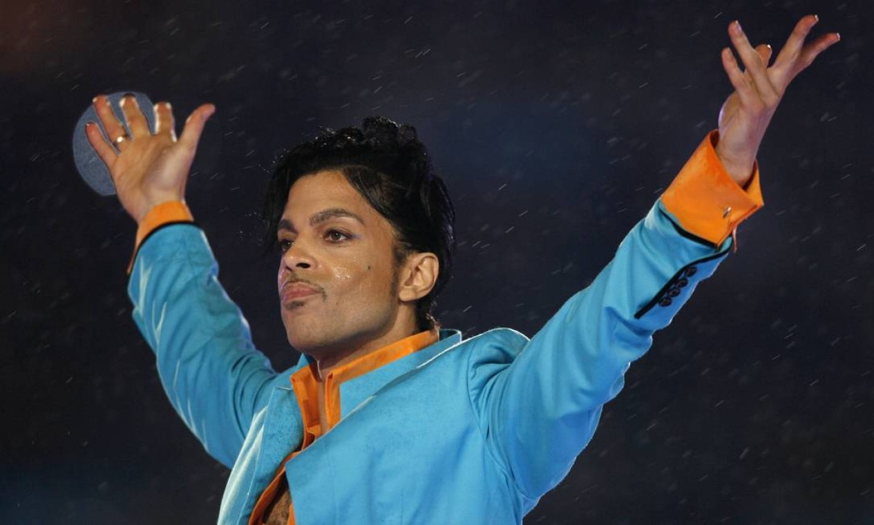 Prince, de 57 anos, é encontrado morto em seu estúdio - Jornal O Globo