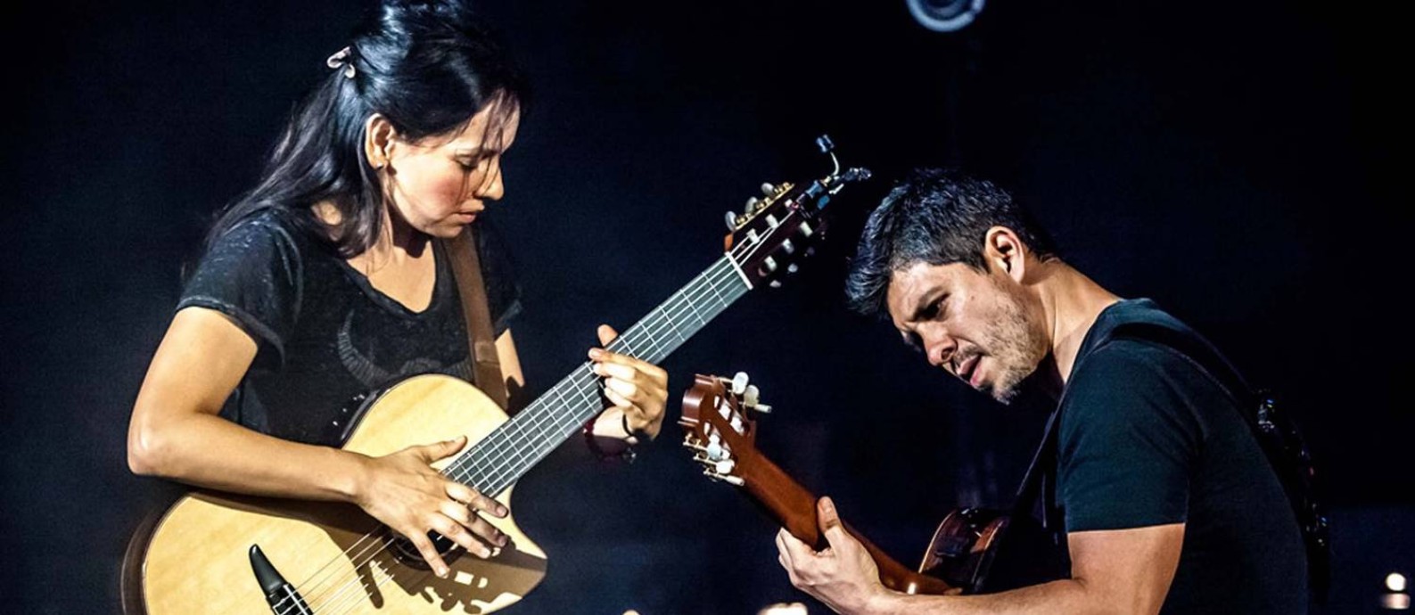 A dupla de violonistas mexicana Rodrigo y Gabriela Foto: Divulgação