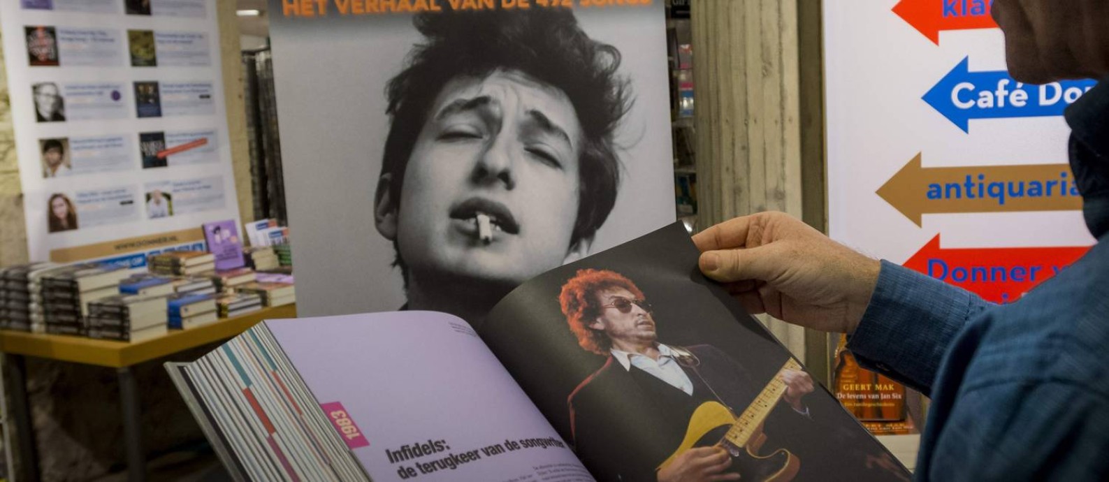 Livro que será publicado no Brasil tem letras de 33 álbuns de Dylan Foto: LEX VAN LIESHOUT / AFP