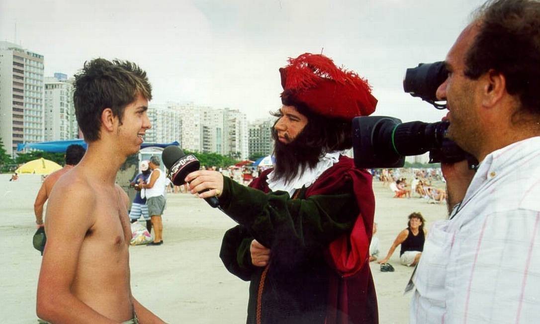 Em 2000, Leal se fantasiou de Pedro Álvares Cabral para participar do programa de TV "Zapping" Foto: Divulgação