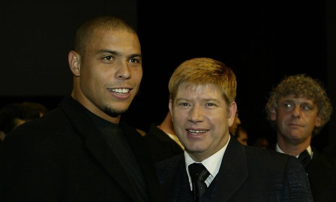 Em 2003, Leal posa ao lado de Ronaldo Fenômeno na Festa de apresentação do Rock in Rio Lisboa Foto: Pedro Zenkl / Divulgação