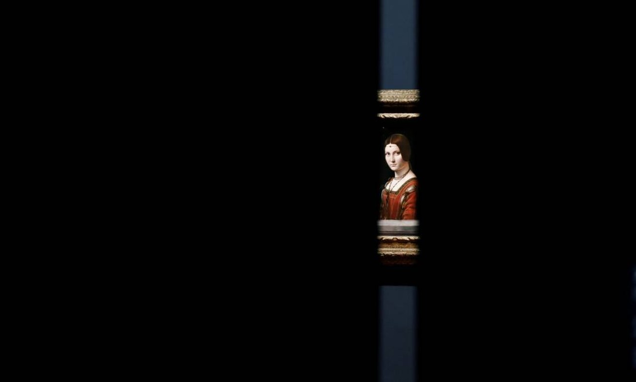 The painting "La belle Ferronniere" by Leonardo da Vinci is pictured during a press visit of the "Leonardo da Vinci" exhibition to commemorate the 500-year anniversary of his death at the Louvre Museum in Paris, France October 20, 2019. REUTERS/Benoit Tessier TPX IMAGES OF THE DAY Foto: BENOIT TESSIER / REUTERS