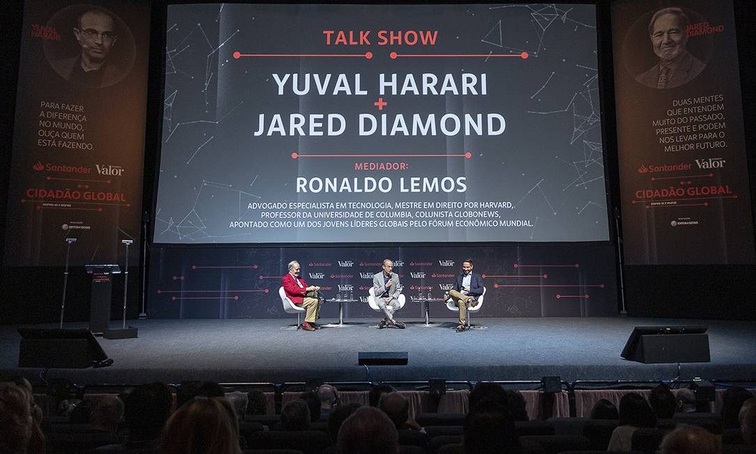Jared Diamond, Yuval Harari e Ronaldo Lemos debateram diferentes temas ao fnal do evento, entre eles saúde mental e educação Foto: Leo Orestes