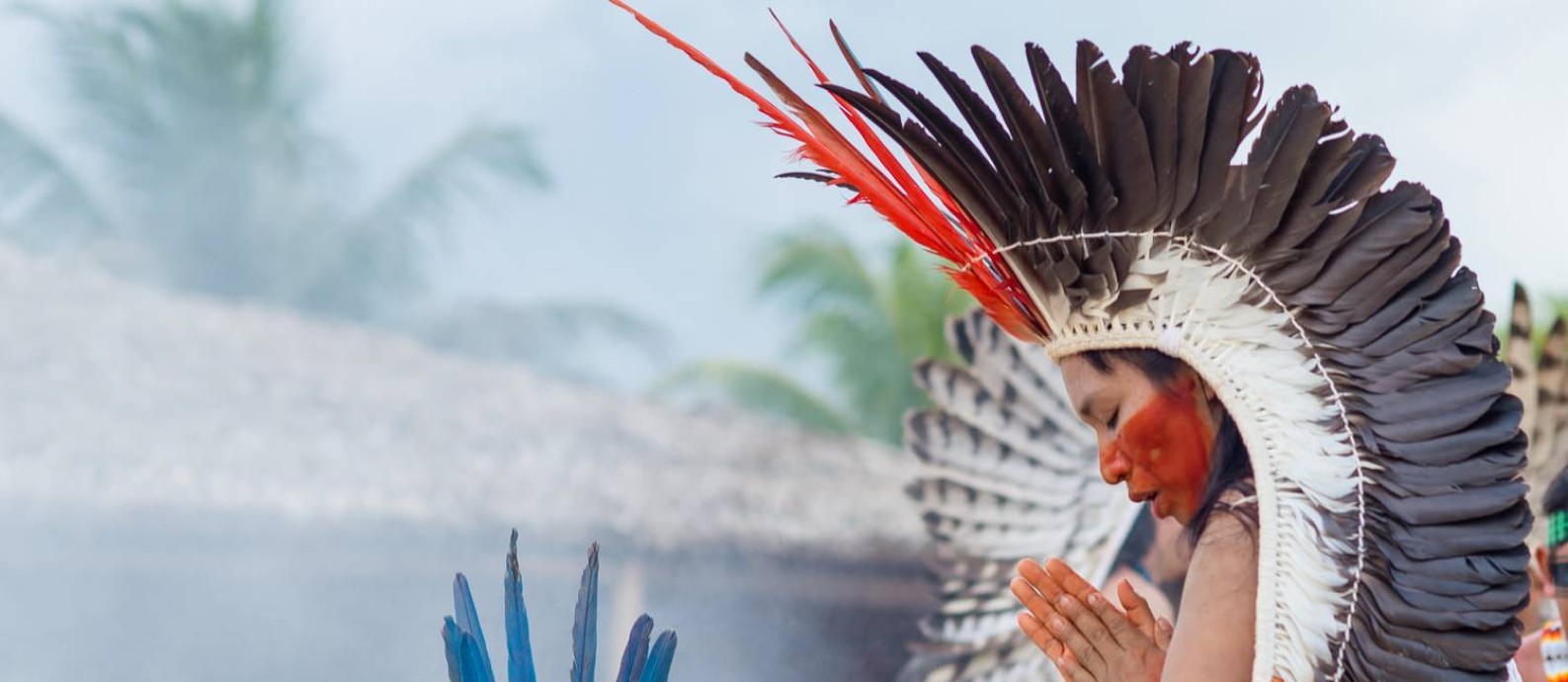 A pajé Putanny Yawanawá, durante o Festival Yawá, que apresenta a cultura e os rituais de sua aldeia, no alto Rio Gregório, em Tarauacá, no Acre Foto: Divulgação/Alexandre Noronha