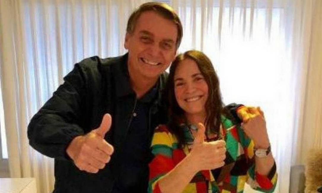 O presidente Jair Bolsonaro e Regina Duarte durante encontro Foto: Reprodução/Twitter