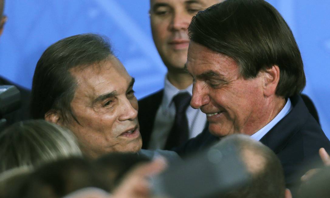 Dedé em rápido encontro com Bolsonaro: almoço frustrado e surpreso com presença sertaneja Foto: Jorge William / Agência O Globo