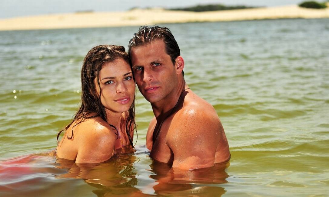 Grazi Massafera e Henri Castelli em cena da novela 'Flor do Caribe' Foto: Joao Miguel Júnior / TV Globo