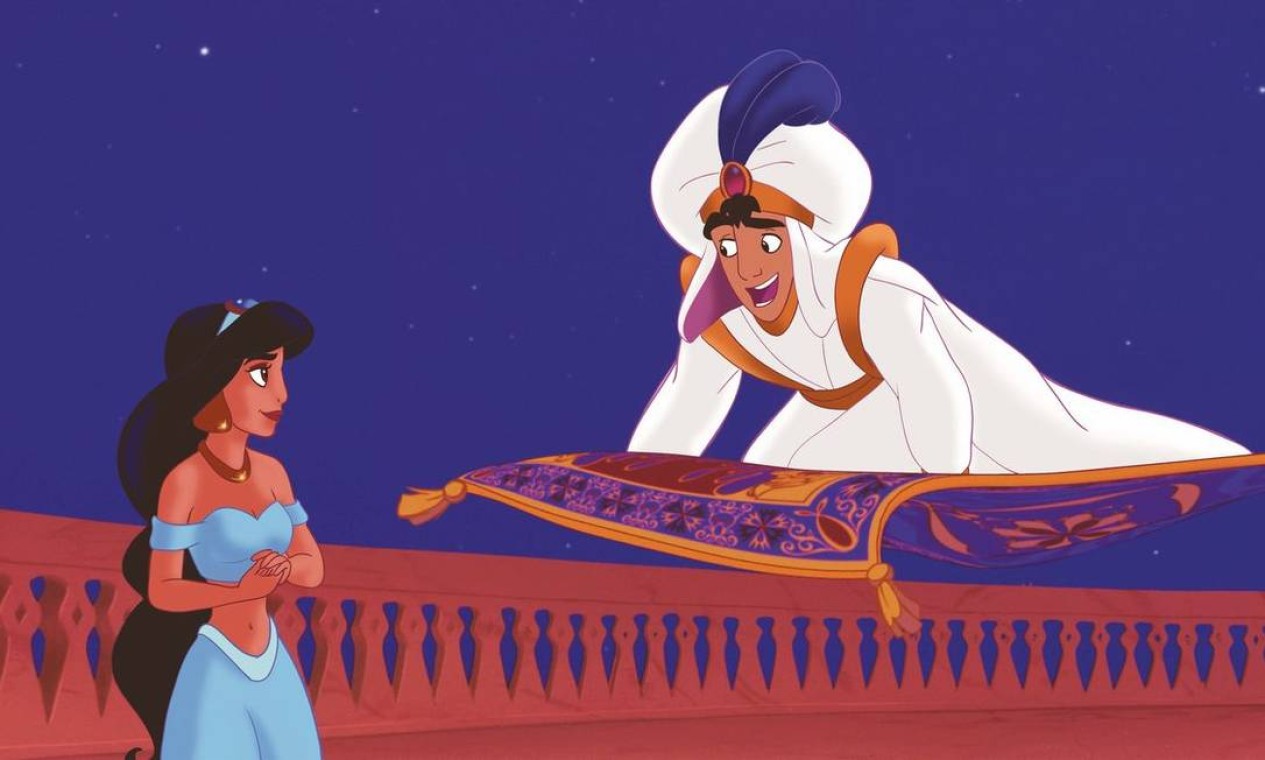 Logo na abertura de 'Aladdin', o clássico da Disney traz a problemática canção 'A noite de Arábia'. Diz a letra: 'Venho de um lugar / Onde sempre se vê / Uma caravana passar / Vão cortar sua orelha / Pra mostrar pra você / Como é bárbaro nosso lar' Foto: Divulgação