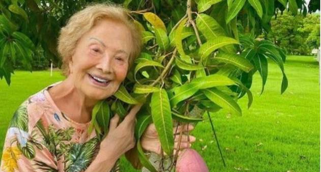 Glória Menezes sai do oxigênio nasal, se recupera bem da Covid-19, mas não tem previsão de alta - Vimarsana News